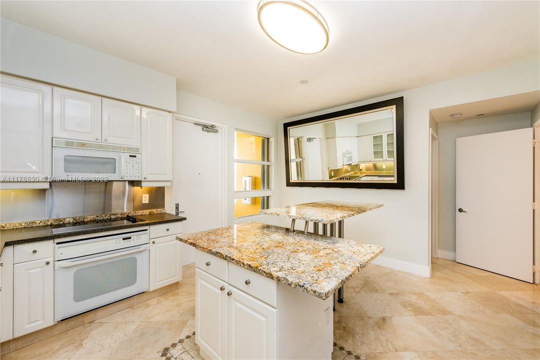 Recently Sold: $1,300,000 (2 beds, 2 baths, 1450 Square Feet)