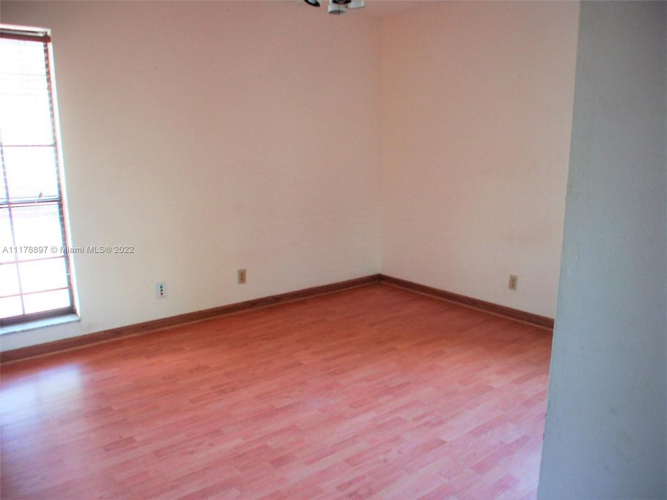 2nd bedroom, similar to 3rd bedroom