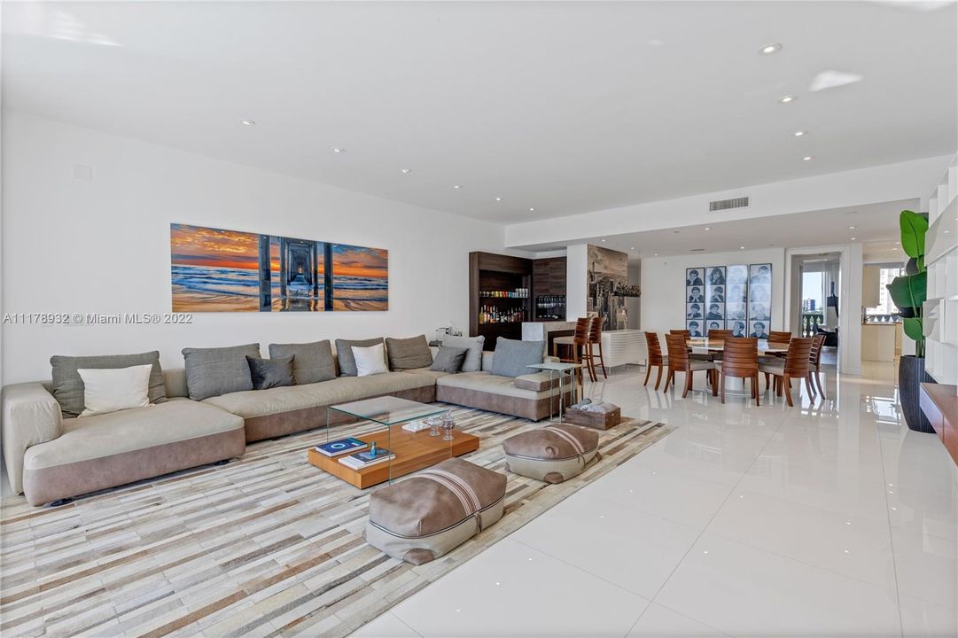 Recently Sold: $2,100,000 (3 beds, 3 baths, 2850 Square Feet)