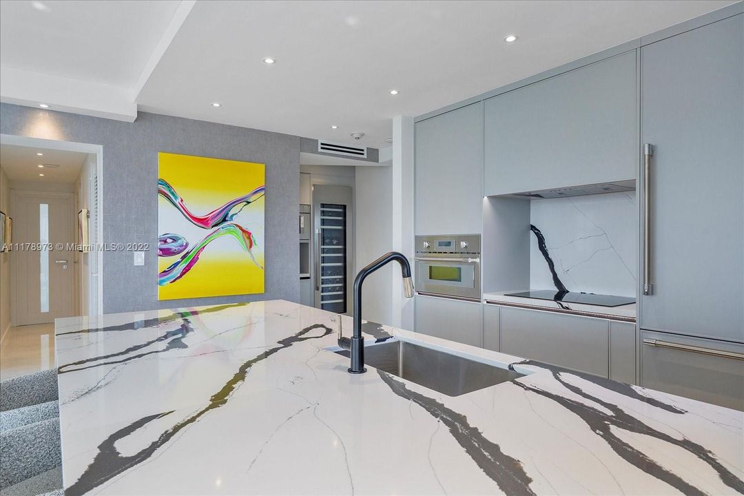Recently Sold: $1,650,000 (2 beds, 2 baths, 1300 Square Feet)