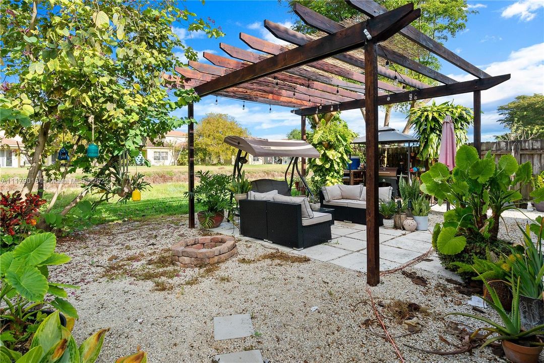 Recently Sold: $360,000 (3 beds, 2 baths, 1507 Square Feet)