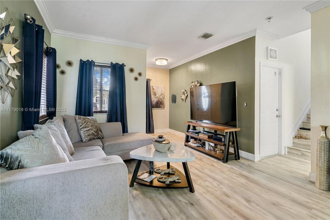 Recently Sold: $360,000 (3 beds, 2 baths, 1507 Square Feet)