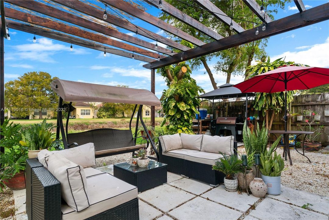 Recently Sold: $360,000 (3 beds, 2 baths, 1507 Square Feet)