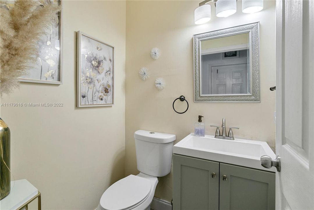 Recently Sold: $360,000 (3 beds, 2 baths, 1507 Square Feet)