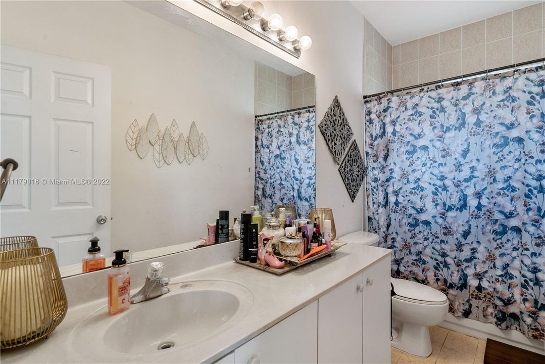 Recently Sold: $360,000 (3 beds, 2 baths, 1507 Square Feet)