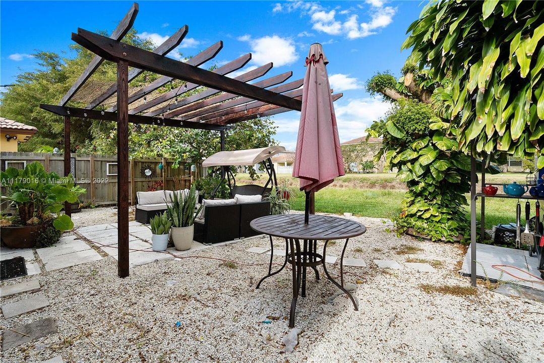 Recently Sold: $360,000 (3 beds, 2 baths, 1507 Square Feet)