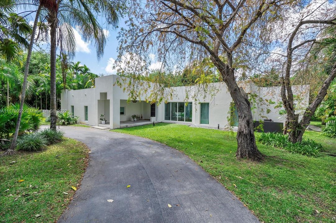 Recently Sold: $2,800,000 (5 beds, 4 baths, 3377 Square Feet)