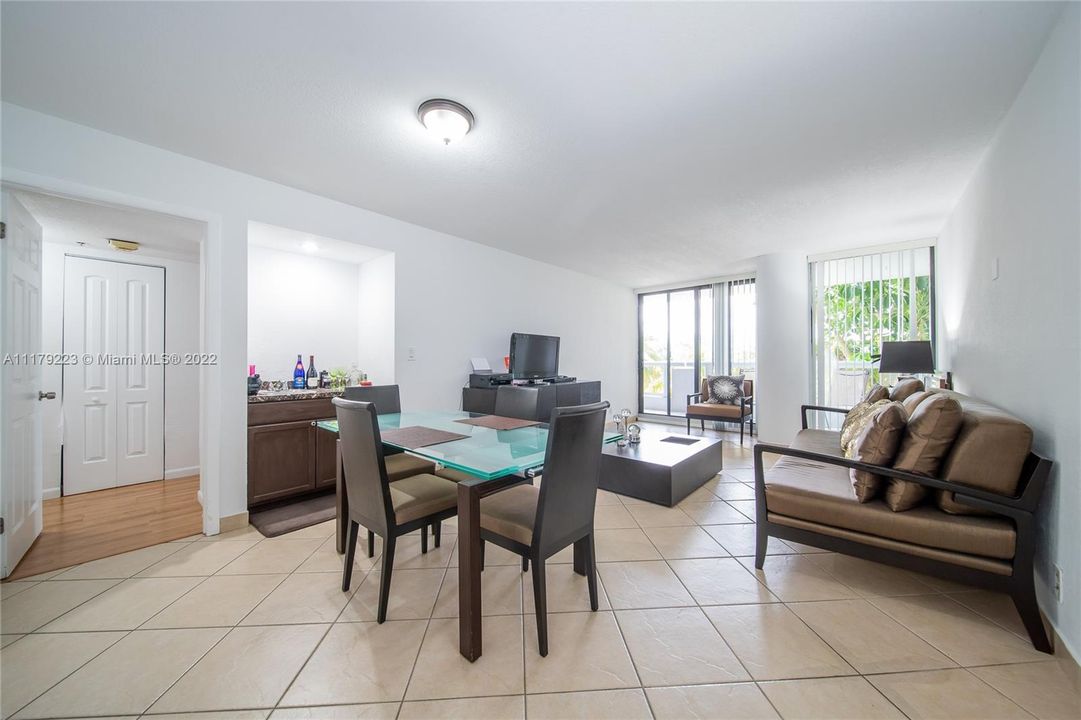 Recently Sold: $378,000 (1 beds, 1 baths, 997 Square Feet)