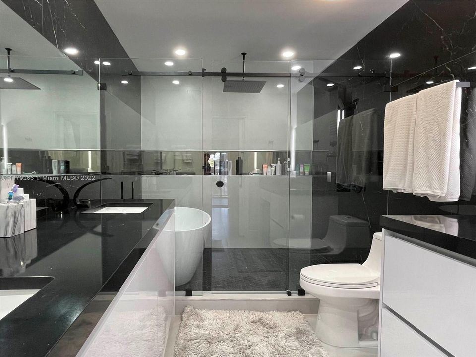 Recently Sold: $573,499 (3 beds, 2 baths, 2260 Square Feet)
