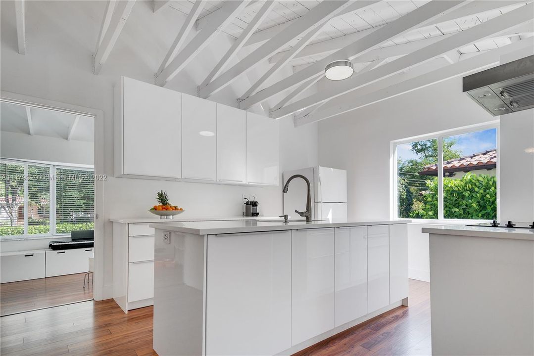 Recently Rented: $9,500 (3 beds, 2 baths, 2017 Square Feet)