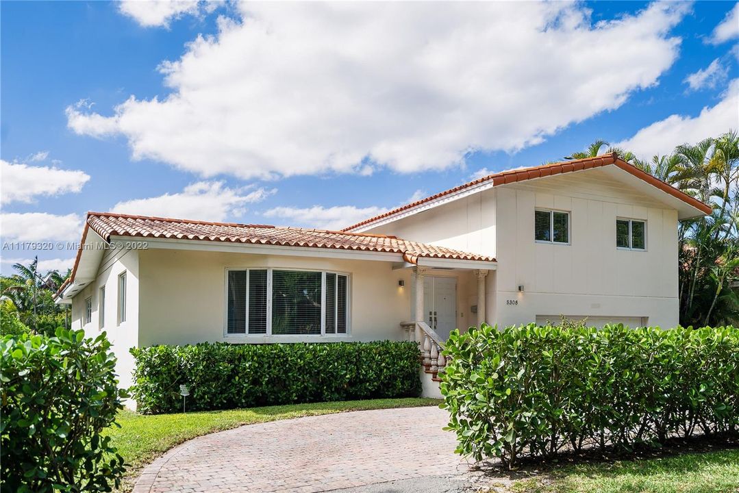 Recently Rented: $9,500 (3 beds, 2 baths, 2017 Square Feet)