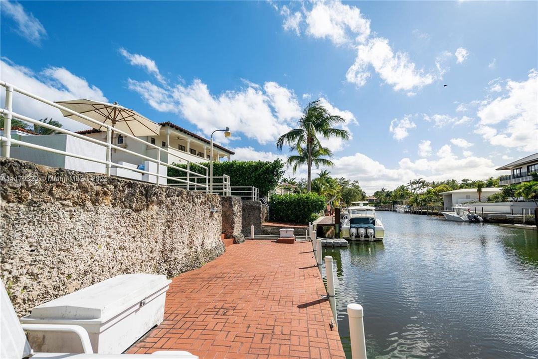 Recently Rented: $9,500 (3 beds, 2 baths, 2017 Square Feet)