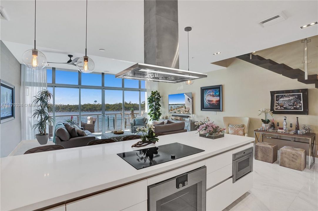 Recently Sold: $2,999,999 (3 beds, 3 baths, 2922 Square Feet)