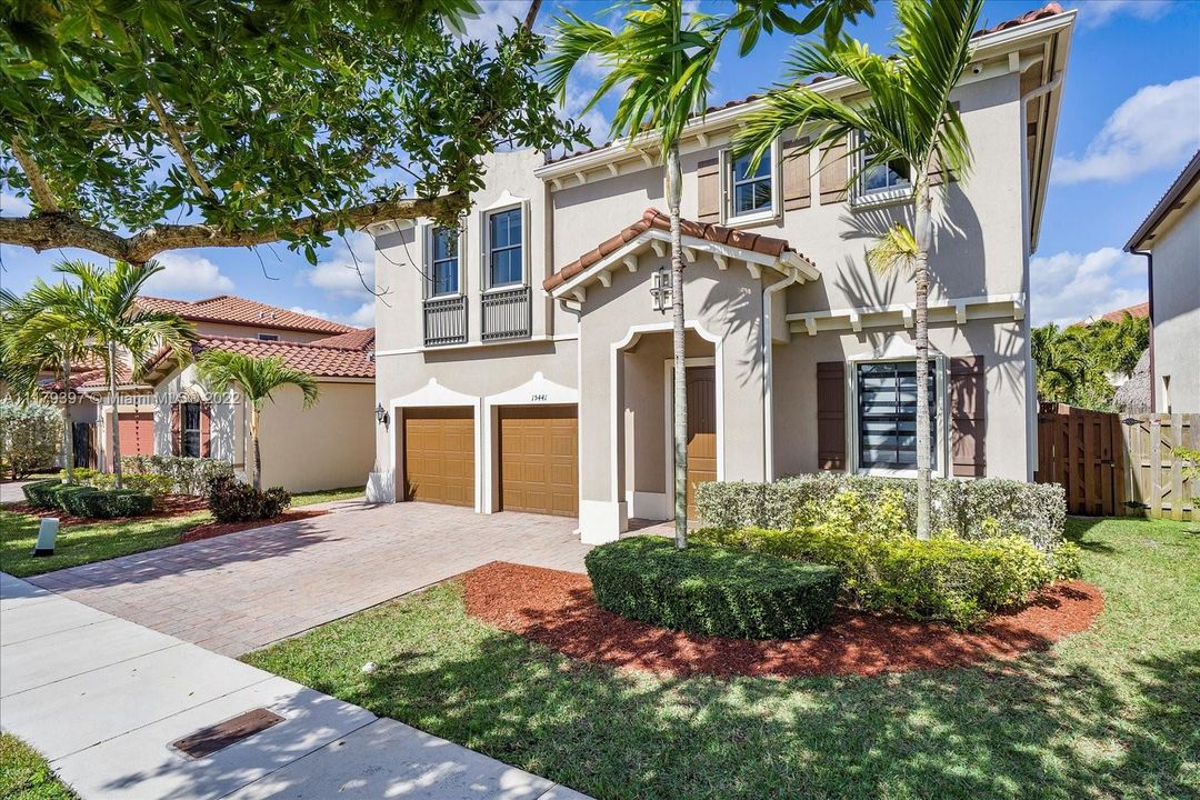 Recently Sold: $725,000 (4 beds, 2 baths, 2587 Square Feet)