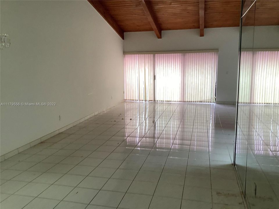 Vendido Recientemente: $470,000 (2 camas, 2 baños, 1680 Pies cuadrados)