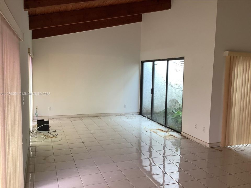 Vendido Recientemente: $470,000 (2 camas, 2 baños, 1680 Pies cuadrados)