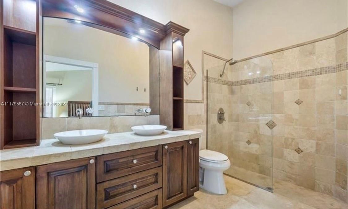最近租的: $5,000 (4 贝兹, 3 浴室, 2308 平方英尺)
