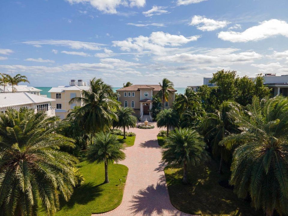 Recently Sold: $6,999,900 (5 beds, 4 baths, 3788 Square Feet)