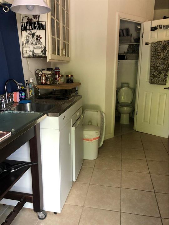 Recently Rented: $950 (0 beds, 1 baths, 528 Square Feet)