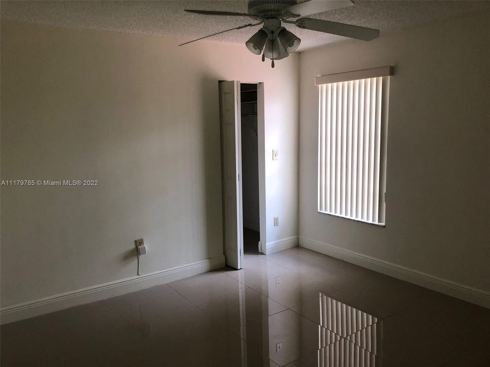 Recently Rented: $3,500 (3 beds, 3 baths, 1952 Square Feet)