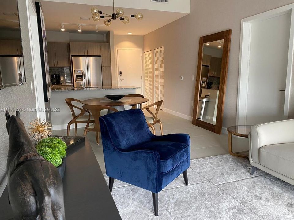 Недавно продано: $660,000 (2 спален, 2 ванн, 1020 Квадратных фут)