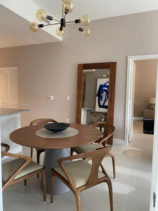 Недавно продано: $660,000 (2 спален, 2 ванн, 1020 Квадратных фут)