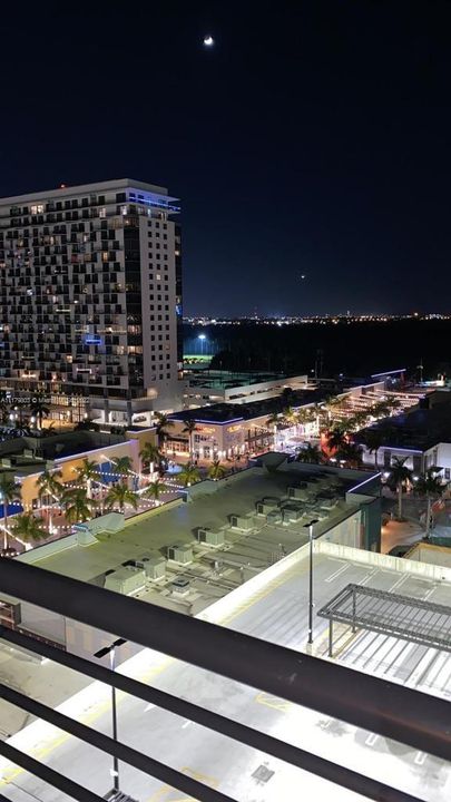 Недавно продано: $660,000 (2 спален, 2 ванн, 1020 Квадратных фут)