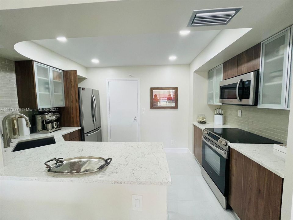 Recently Sold: $219,000 (1 beds, 1 baths, 800 Square Feet)