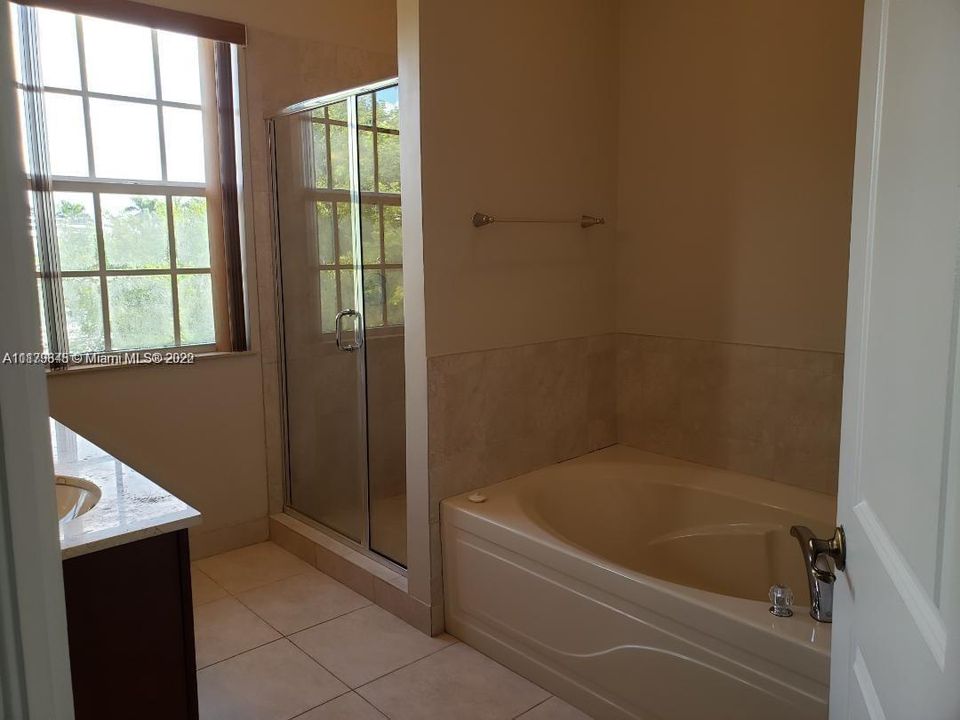 Недавно арендовано: $3,500 (4 спален, 3 ванн, 2472 Квадратных фут)