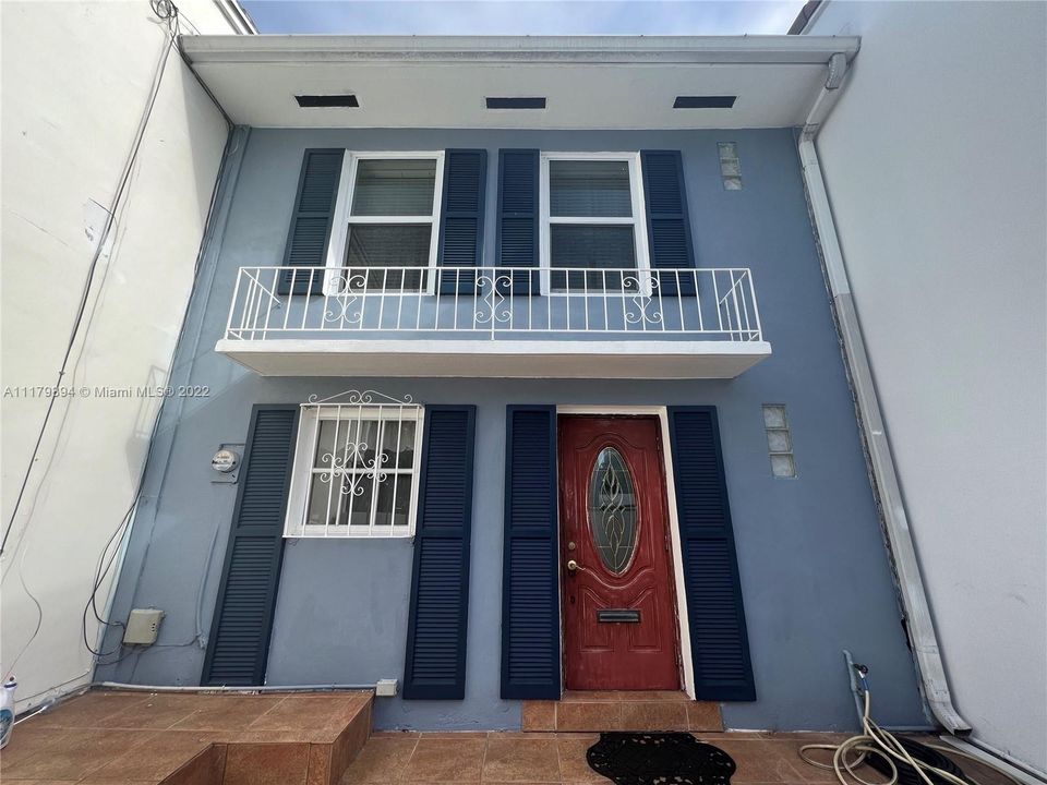 Recently Sold: $750,000 (2 beds, 2 baths, 1444 Square Feet)