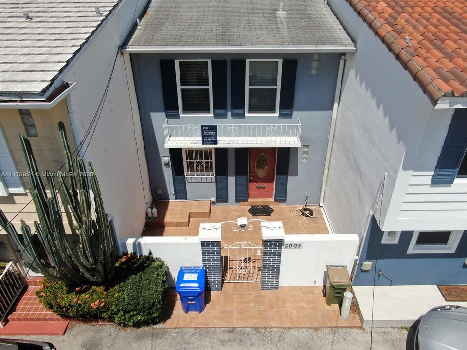 Recently Sold: $750,000 (2 beds, 2 baths, 1444 Square Feet)