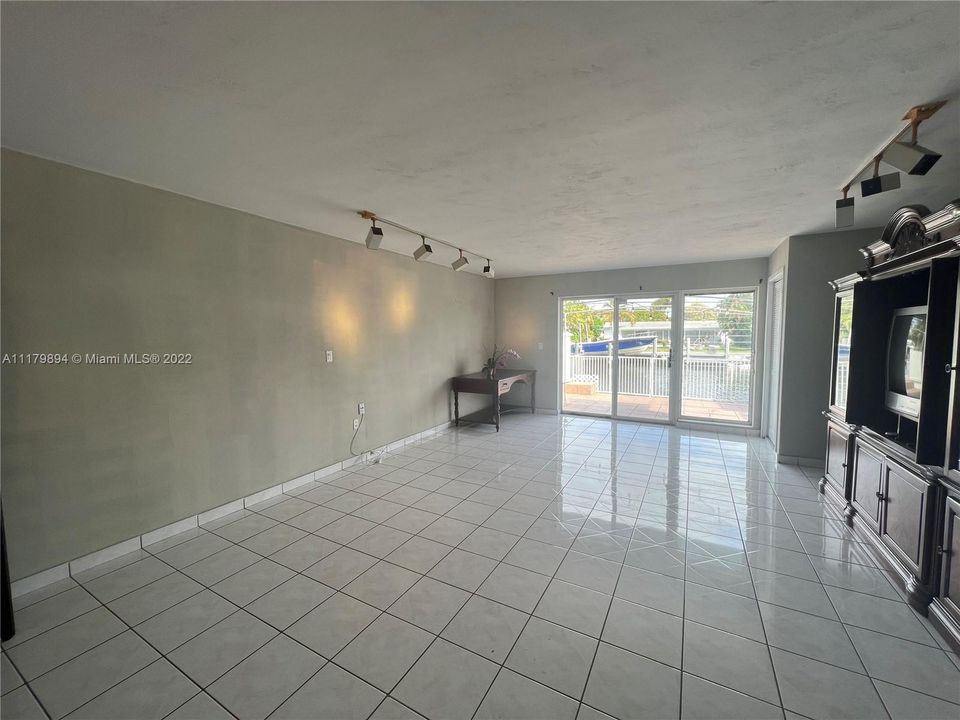 Recently Sold: $750,000 (2 beds, 2 baths, 1444 Square Feet)