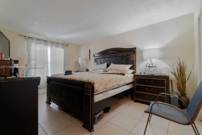 Recently Sold: $200,000 (2 beds, 2 baths, 949 Square Feet)