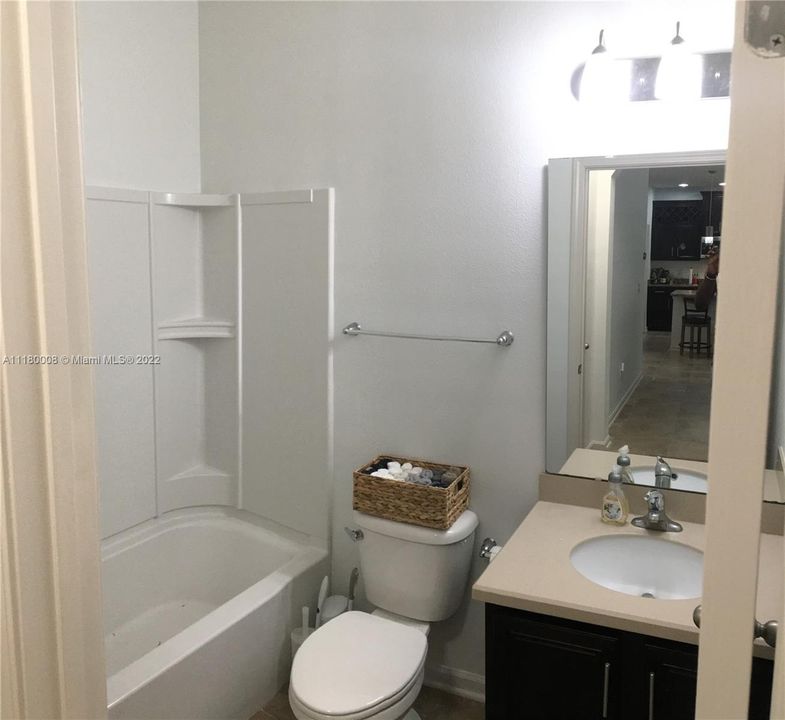 Недавно продано: $480,000 (4 спален, 4 ванн, 2566 Квадратных фут)