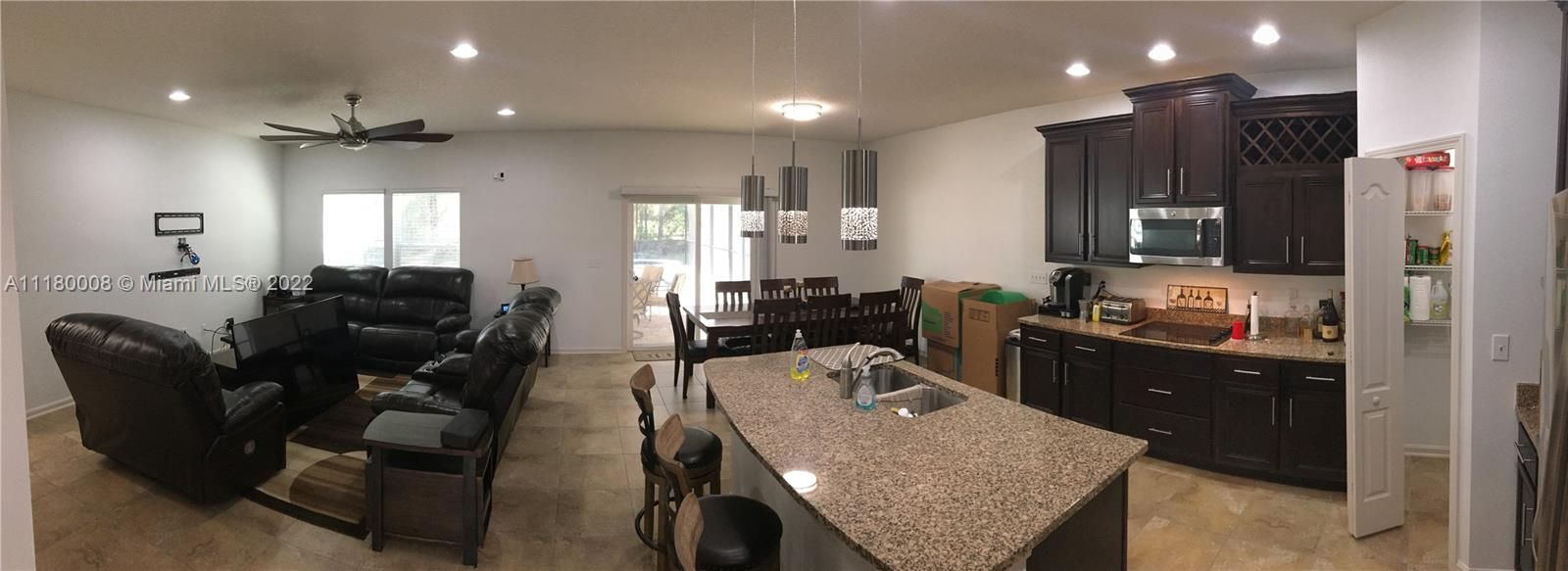 Недавно продано: $480,000 (4 спален, 4 ванн, 2566 Квадратных фут)