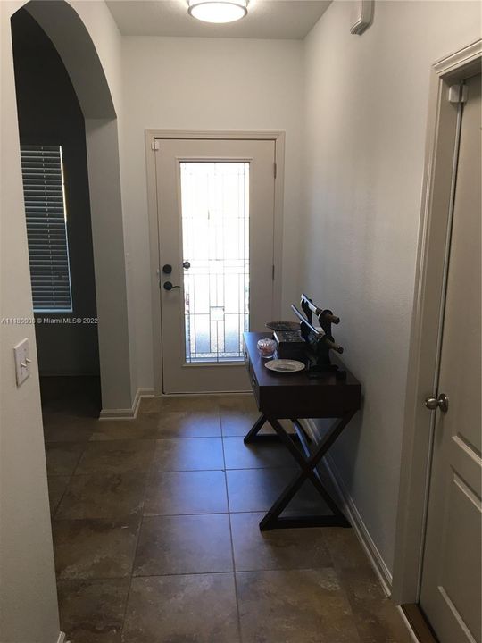 Недавно продано: $480,000 (4 спален, 4 ванн, 2566 Квадратных фут)