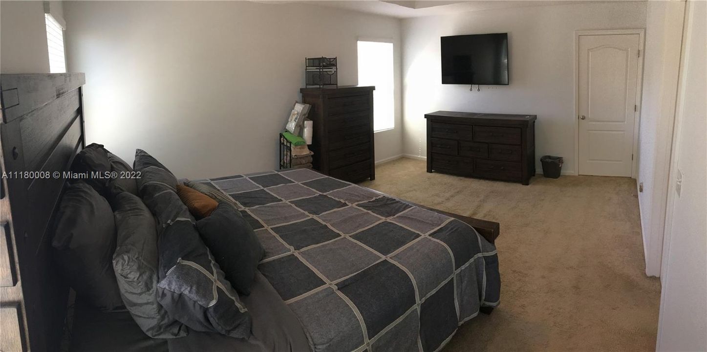 Недавно продано: $480,000 (4 спален, 4 ванн, 2566 Квадратных фут)