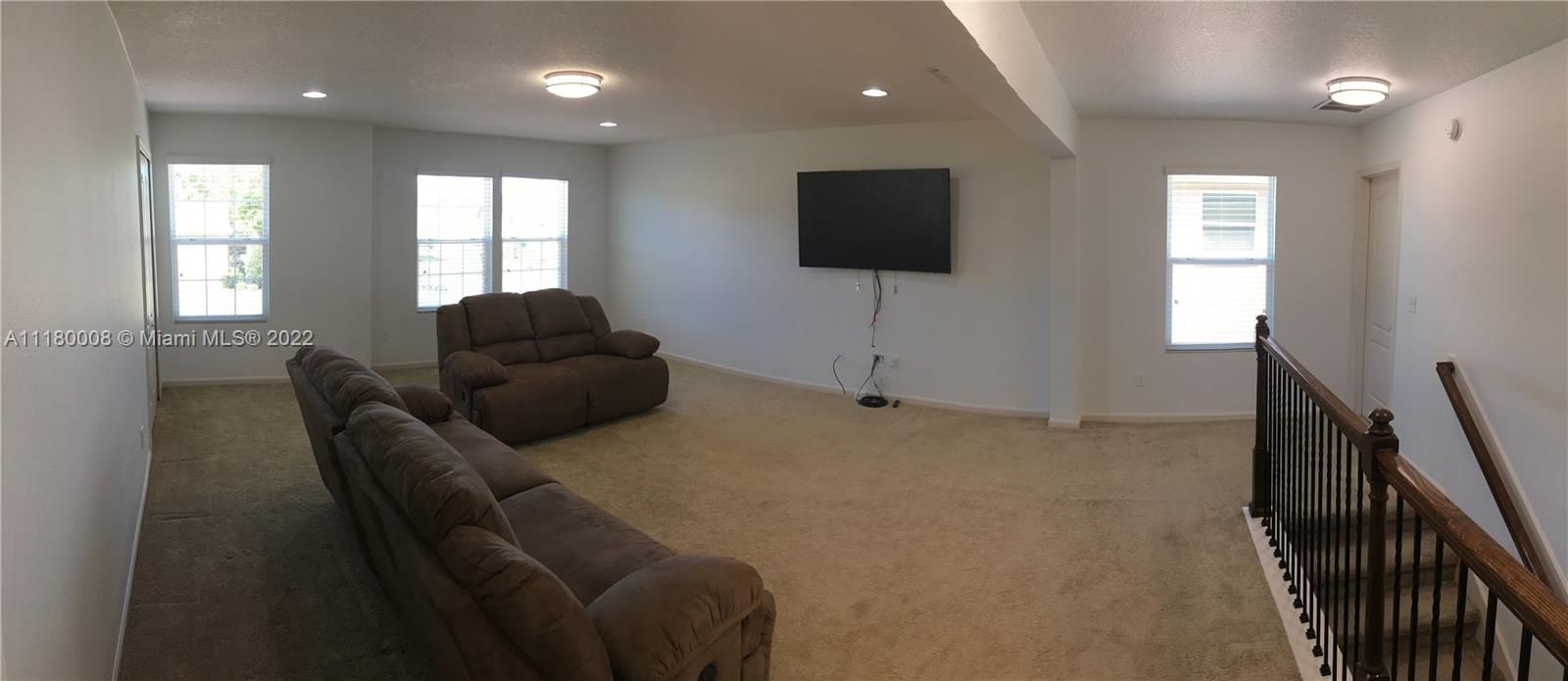 Недавно продано: $480,000 (4 спален, 4 ванн, 2566 Квадратных фут)