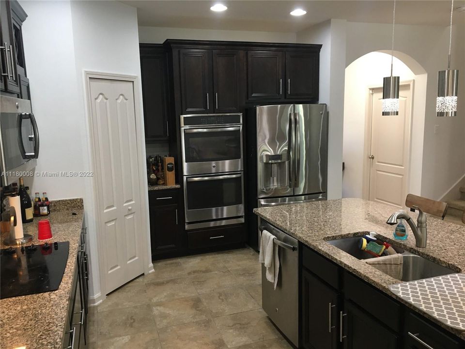 Недавно продано: $480,000 (4 спален, 4 ванн, 2566 Квадратных фут)