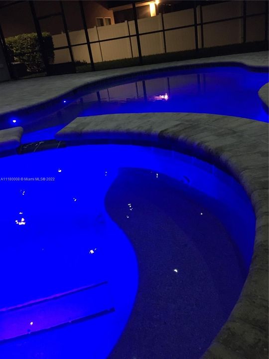 Недавно продано: $480,000 (4 спален, 4 ванн, 2566 Квадратных фут)