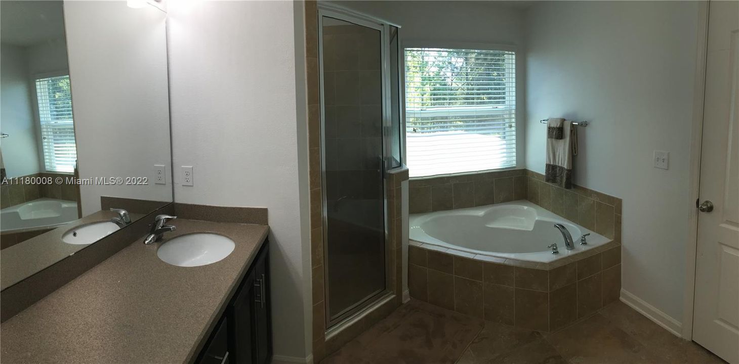 Недавно продано: $480,000 (4 спален, 4 ванн, 2566 Квадратных фут)