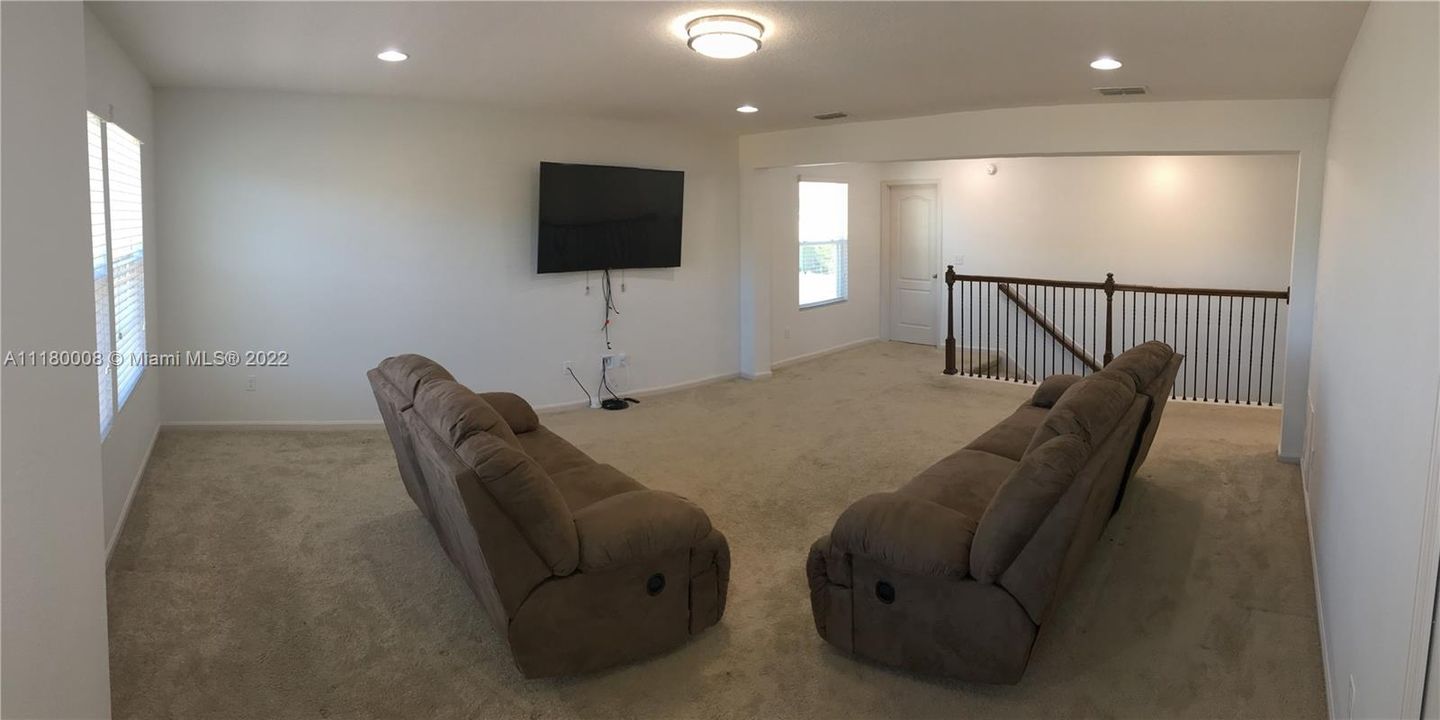 Недавно продано: $480,000 (4 спален, 4 ванн, 2566 Квадратных фут)