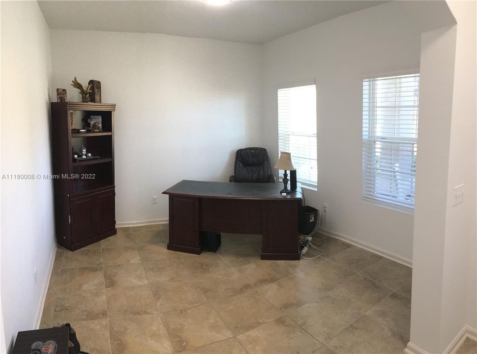 Недавно продано: $480,000 (4 спален, 4 ванн, 2566 Квадратных фут)