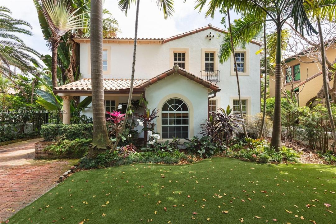 Recently Sold: $3,150,000 (4 beds, 3 baths, 3008 Square Feet)