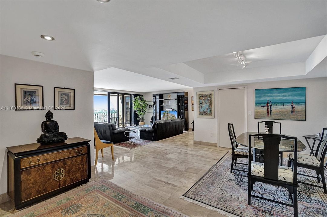 Recently Sold: $1,200,000 (2 beds, 2 baths, 1882 Square Feet)