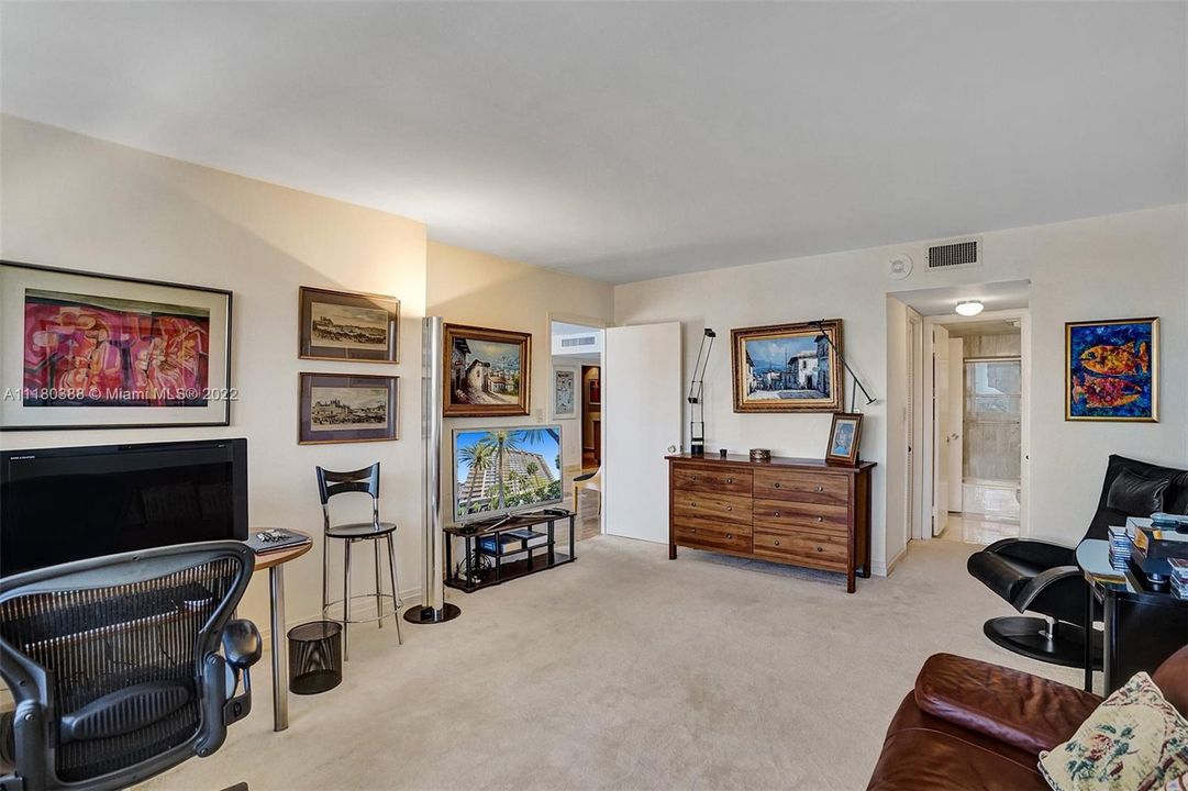 Recently Sold: $1,200,000 (2 beds, 2 baths, 1882 Square Feet)