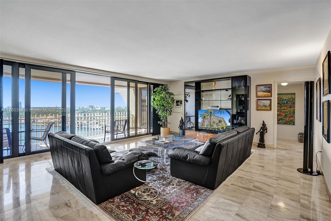 Recently Sold: $1,200,000 (2 beds, 2 baths, 1882 Square Feet)