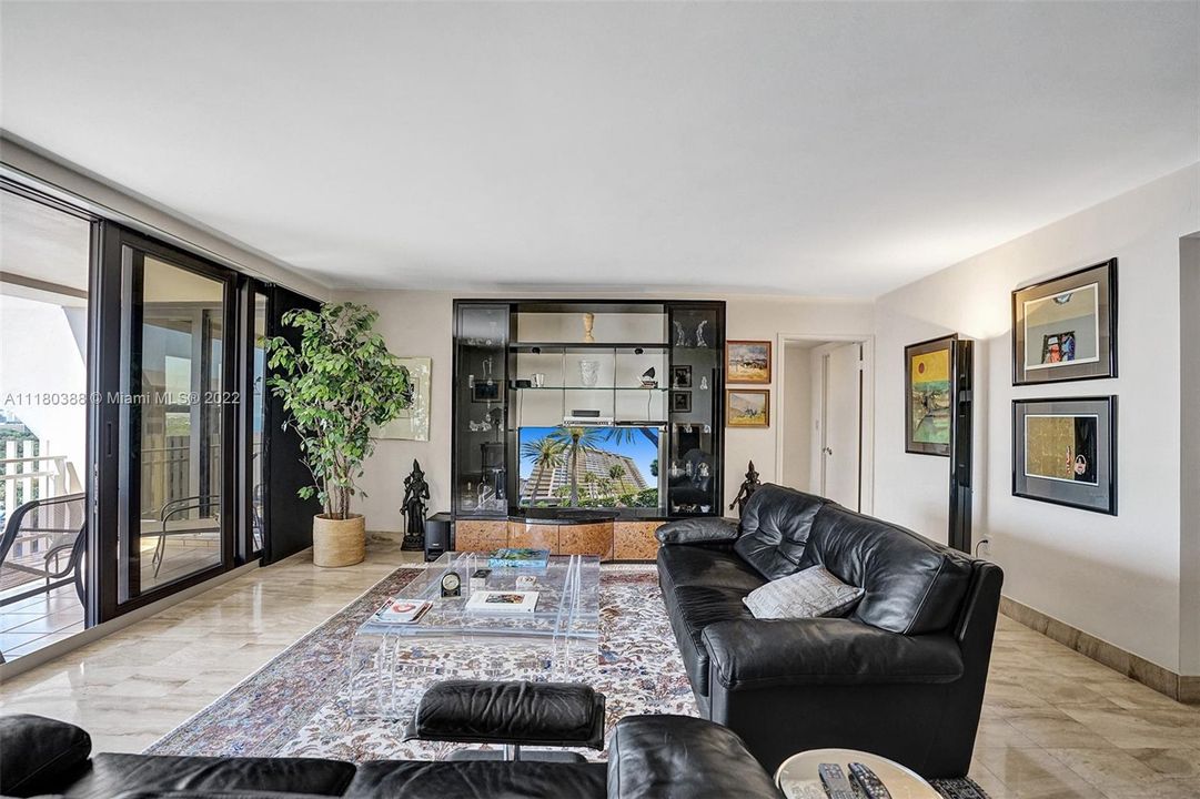 Recently Sold: $1,200,000 (2 beds, 2 baths, 1882 Square Feet)