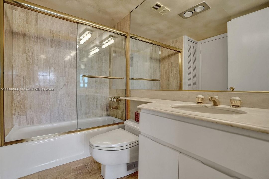 Недавно продано: $1,200,000 (2 спален, 2 ванн, 1882 Квадратных фут)