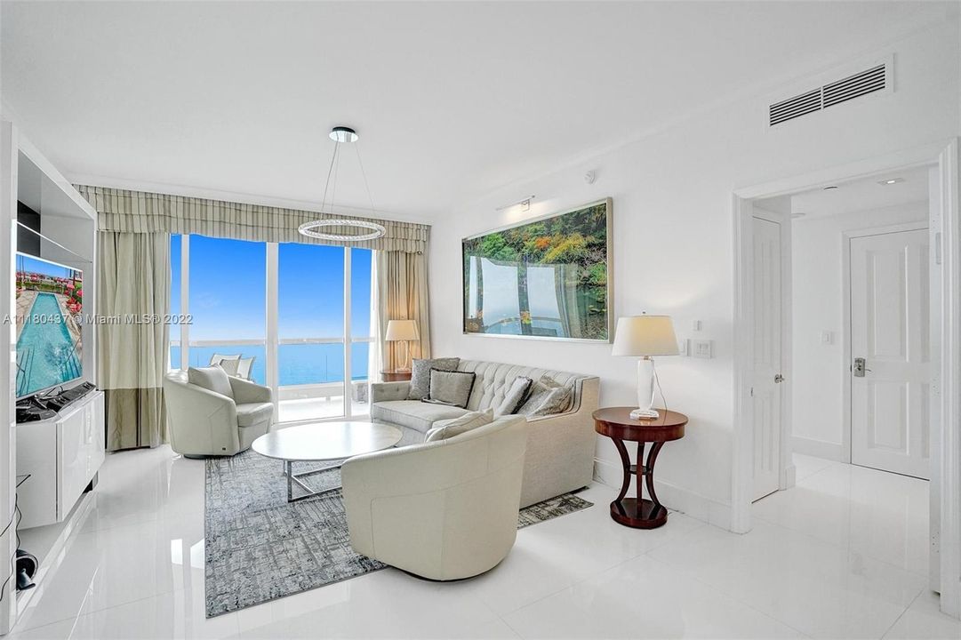 Recently Sold: $3,250,000 (3 beds, 3 baths, 2031 Square Feet)